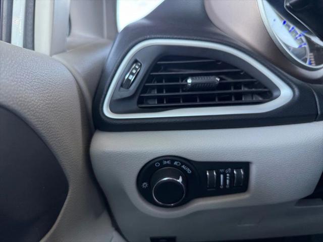 2022 Chrysler Voyager LX