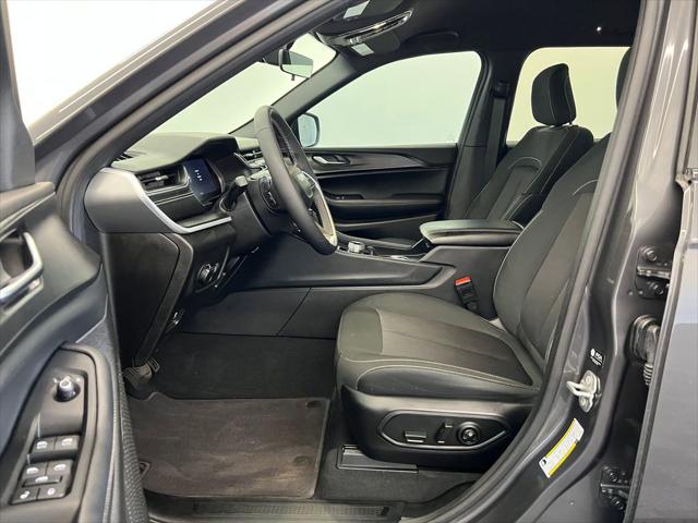 2025 Jeep Grand Cherokee Laredo 4x4
