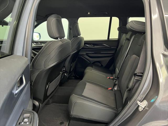 2025 Jeep Grand Cherokee Laredo 4x4