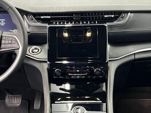 2025 Jeep Grand Cherokee Laredo 4x4