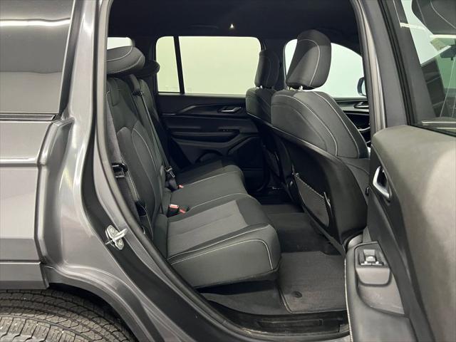 2025 Jeep Grand Cherokee Laredo 4x4