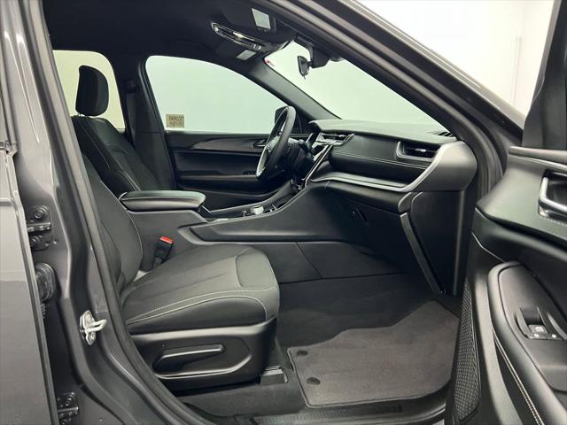 2025 Jeep Grand Cherokee Laredo 4x4