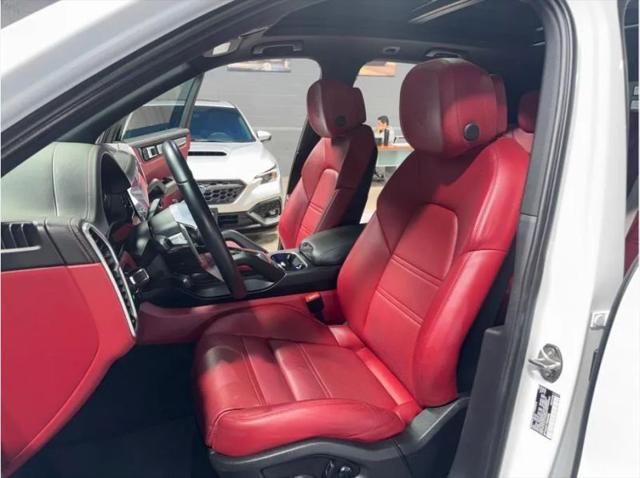 2023 Porsche Cayenne Platinum Edition