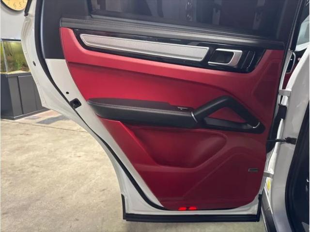2023 Porsche Cayenne Platinum Edition