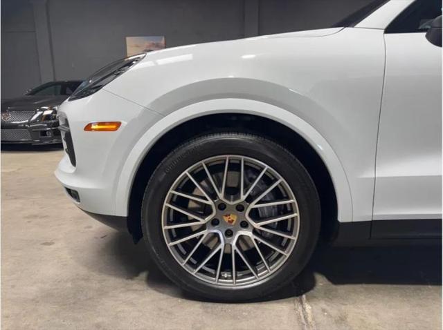 2023 Porsche Cayenne Platinum Edition