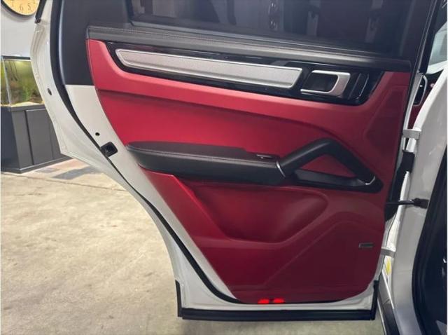 2023 Porsche Cayenne Platinum Edition