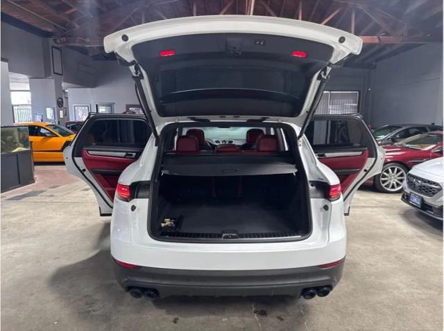 2023 Porsche Cayenne Platinum Edition