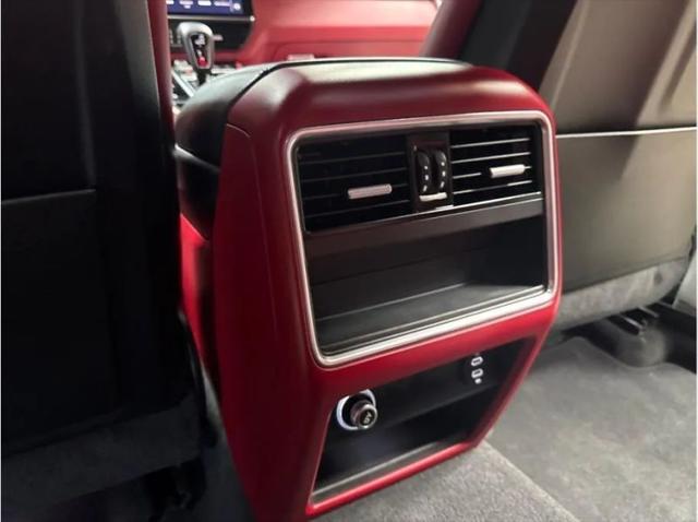 2023 Porsche Cayenne Platinum Edition
