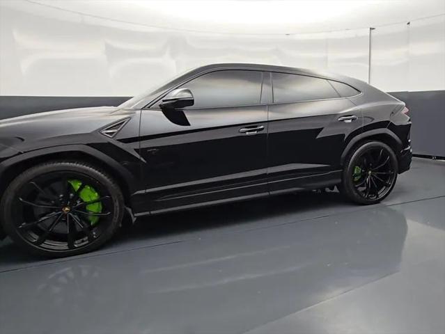 2022 Lamborghini Urus Pearl Capsule