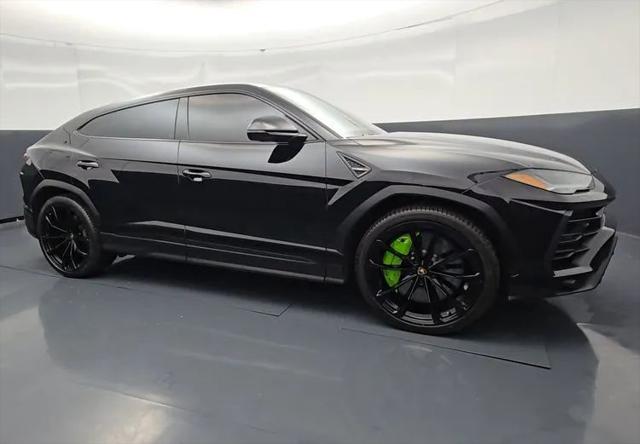 2022 Lamborghini Urus Pearl Capsule