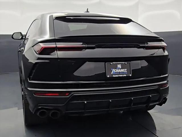 2022 Lamborghini Urus Pearl Capsule
