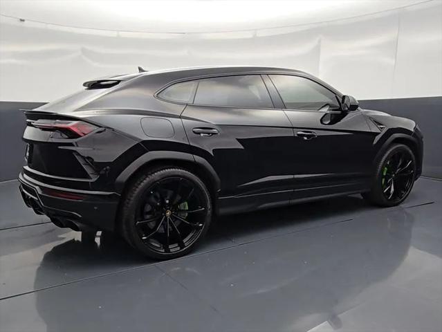 2022 Lamborghini Urus Pearl Capsule