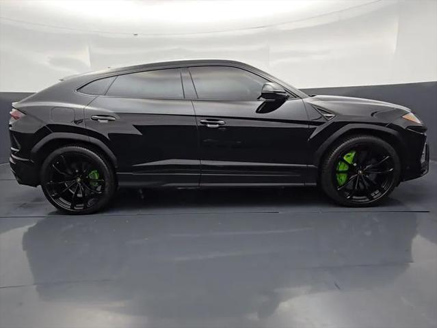 2022 Lamborghini Urus Pearl Capsule