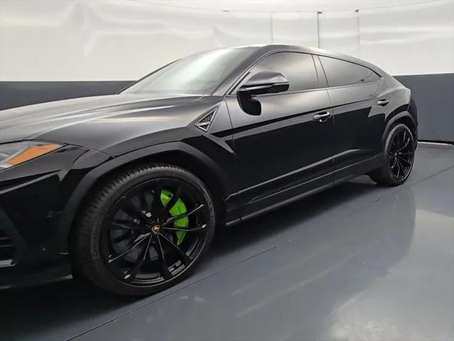 2022 Lamborghini Urus Pearl Capsule