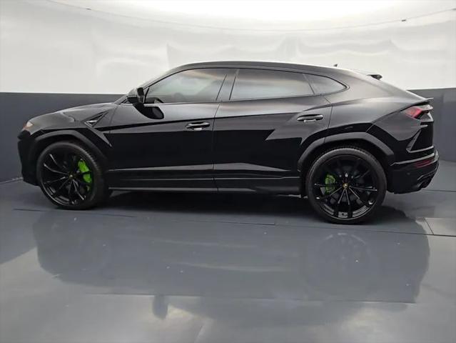 2022 Lamborghini Urus Pearl Capsule