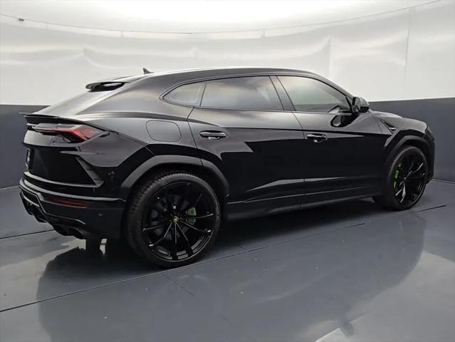 2022 Lamborghini Urus Pearl Capsule
