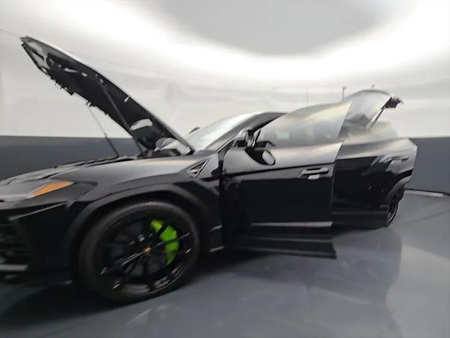 2022 Lamborghini Urus Pearl Capsule