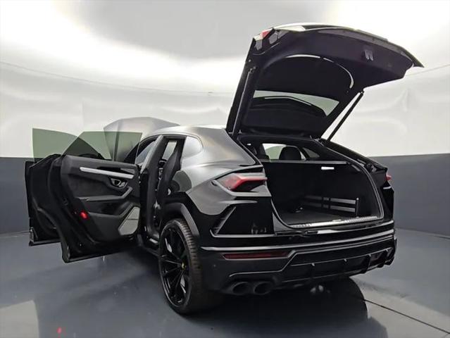 2022 Lamborghini Urus Pearl Capsule