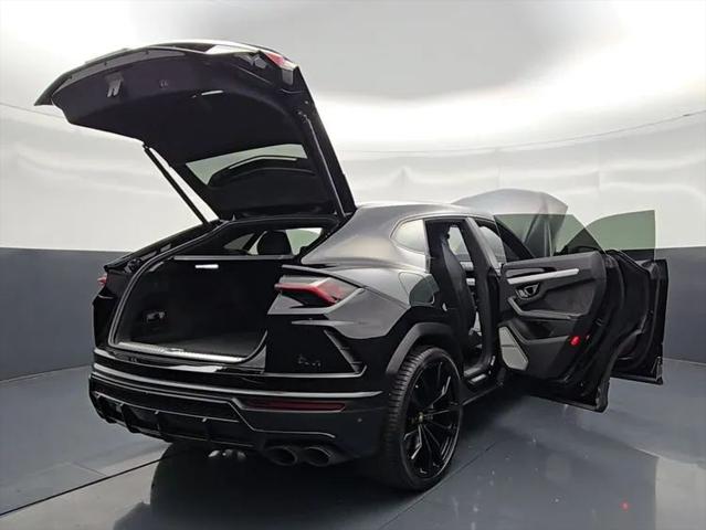 2022 Lamborghini Urus Pearl Capsule
