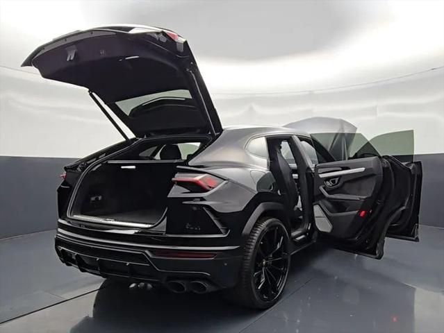 2022 Lamborghini Urus Pearl Capsule