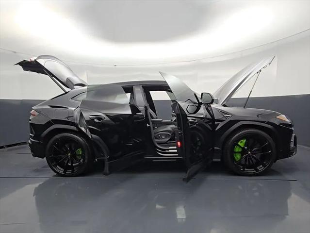 2022 Lamborghini Urus Pearl Capsule