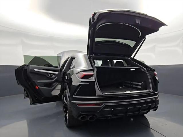 2022 Lamborghini Urus Pearl Capsule