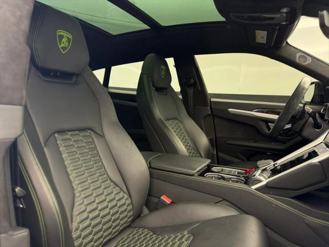 2022 Lamborghini Urus Pearl Capsule