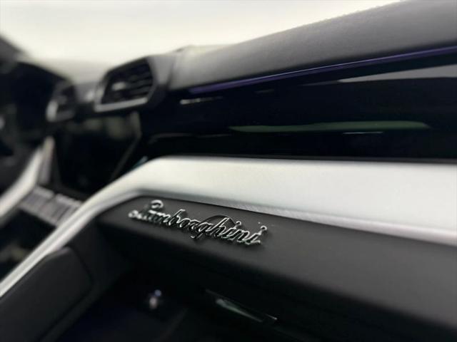 2022 Lamborghini Urus Pearl Capsule
