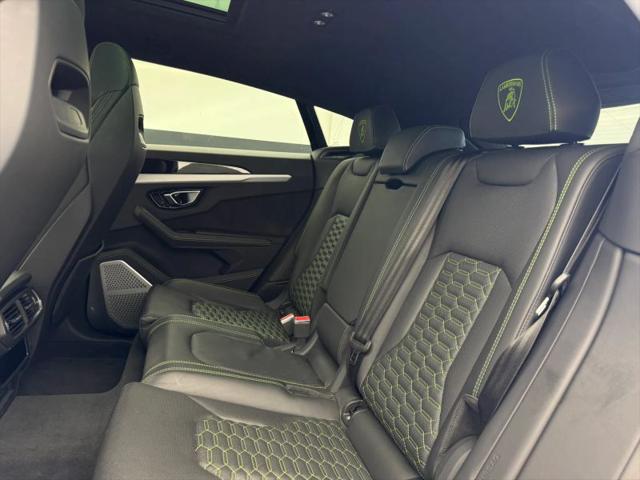 2022 Lamborghini Urus Pearl Capsule