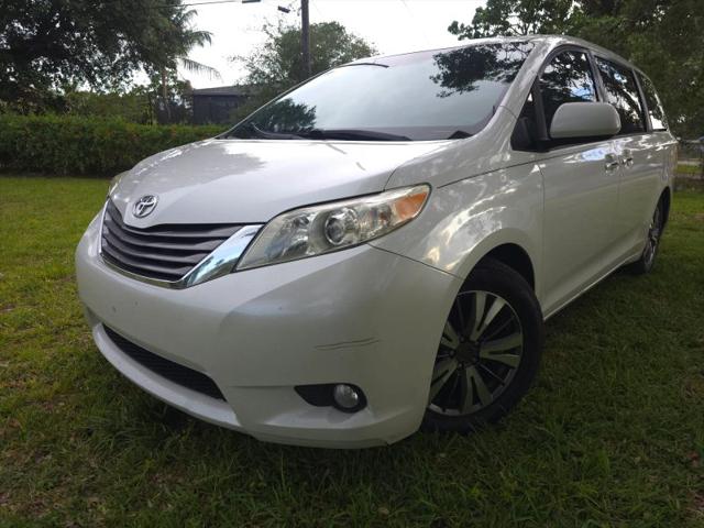 2016 Toyota Sienna XLE 8 Passenger for sale in Miami, FL