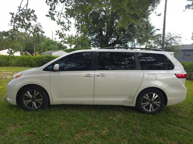 2016 Toyota Sienna XLE 8 Passenger