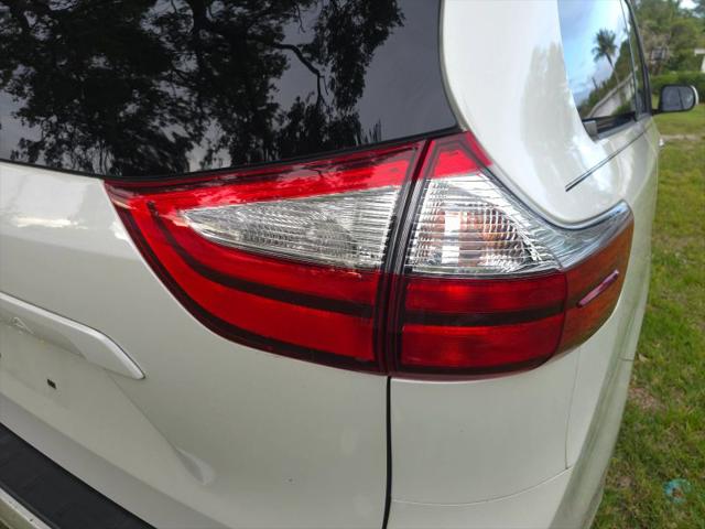2016 Toyota Sienna XLE 8 Passenger