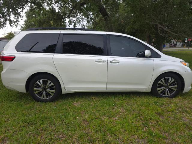 2016 Toyota Sienna XLE 8 Passenger