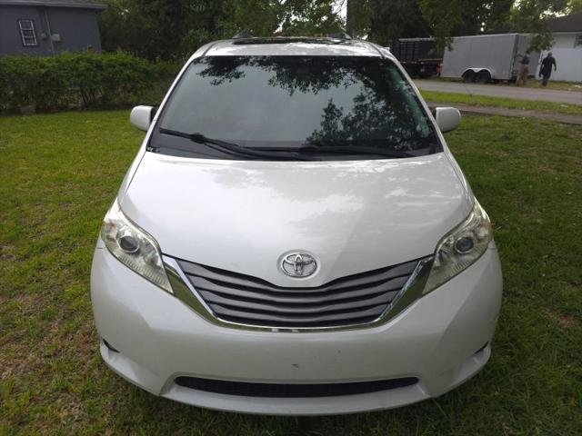 2016 Toyota Sienna XLE 8 Passenger