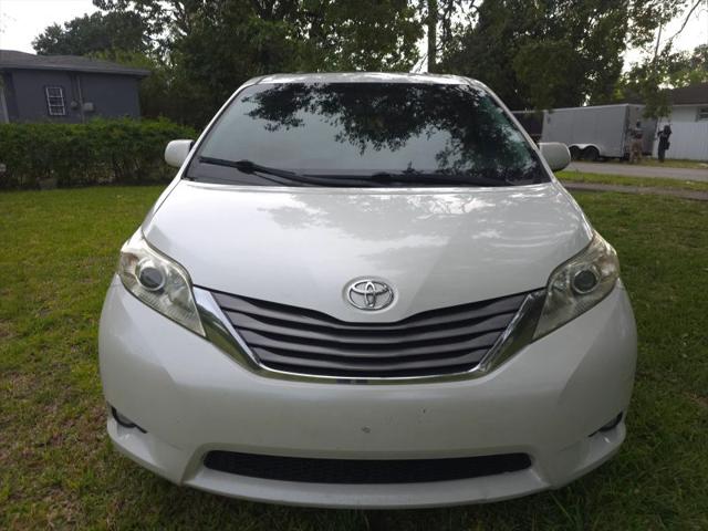 2016 Toyota Sienna XLE 8 Passenger