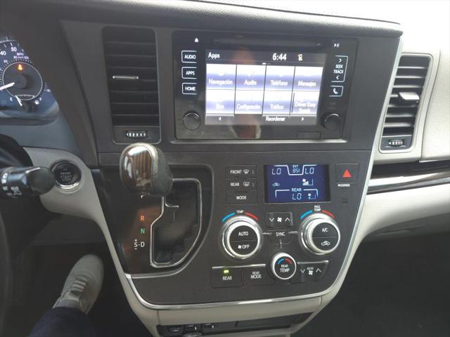 2016 Toyota Sienna XLE 8 Passenger