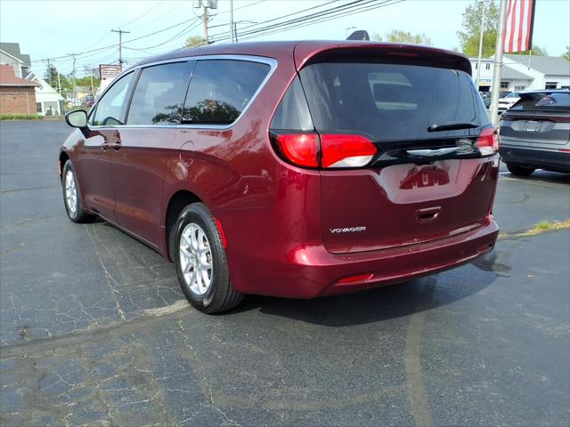 2022 Chrysler Voyager LX