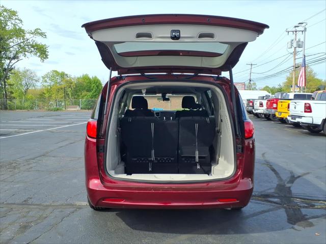 2022 Chrysler Voyager LX