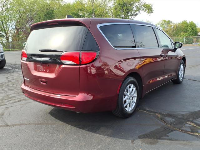 2022 Chrysler Voyager LX