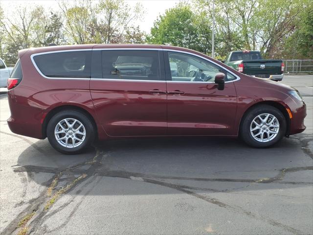 2022 Chrysler Voyager LX