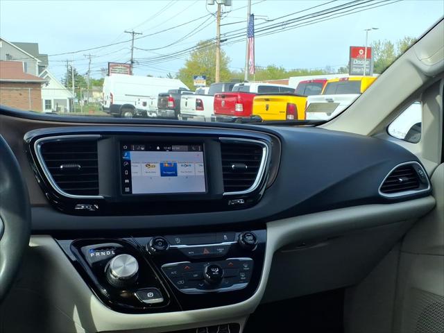 2022 Chrysler Voyager LX