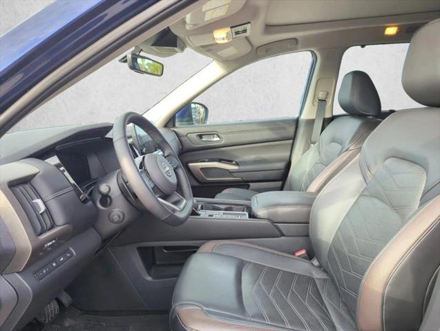 2025 Nissan Pathfinder Platinum FWD