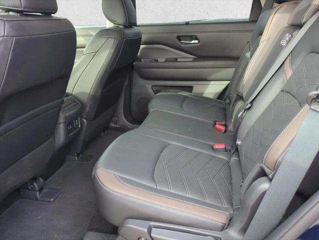 2025 Nissan Pathfinder Platinum FWD