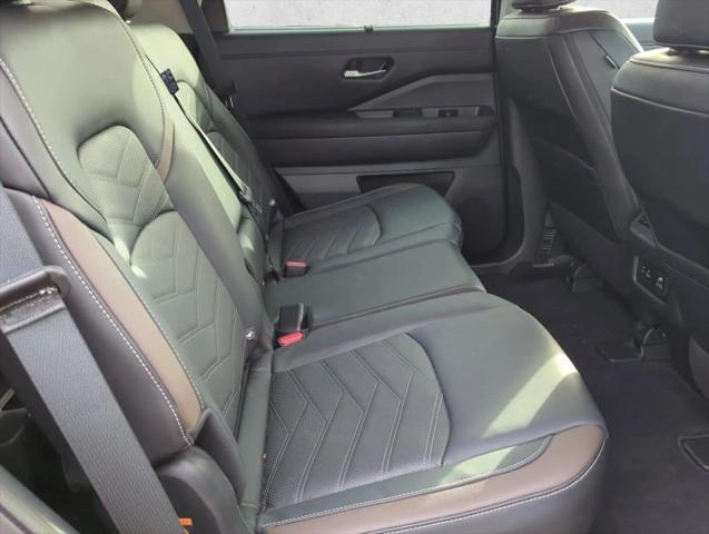 2025 Nissan Pathfinder Platinum FWD
