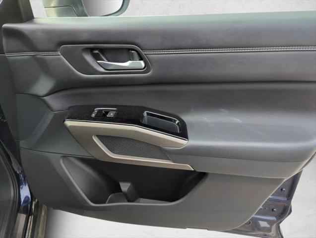 2025 Nissan Pathfinder Platinum FWD