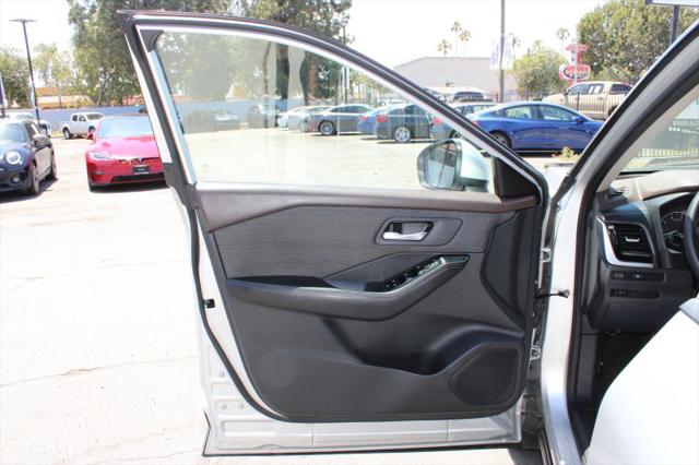2022 Nissan Rogue SV FWD