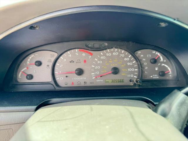 2003 Toyota Sequoia SR5 V8