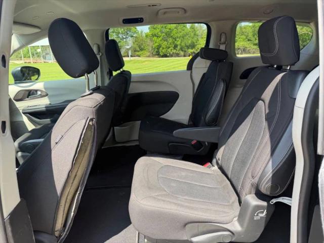 2021 Chrysler Voyager LX