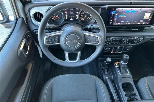 2025 Jeep Wrangler 4-Door Sahara 4x4
