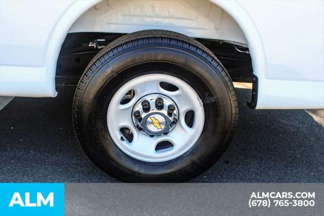 2025 Chevrolet Express Passenger RWD 3500 Extended Wheelbase LT